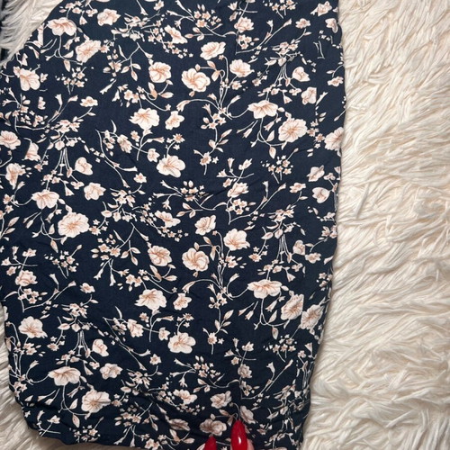 Flower top like new, short sleeve with front tie and floral print