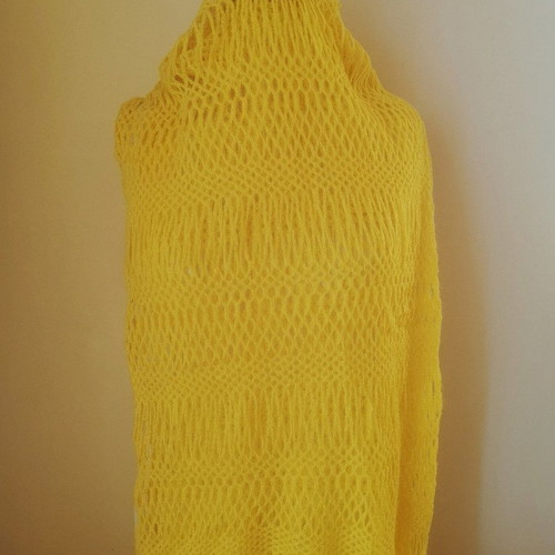 Yellow wool scarf long like new with knitted pattern