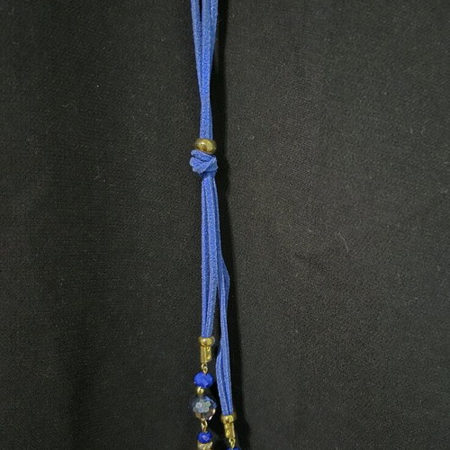 Necklace with crystals like new, blue