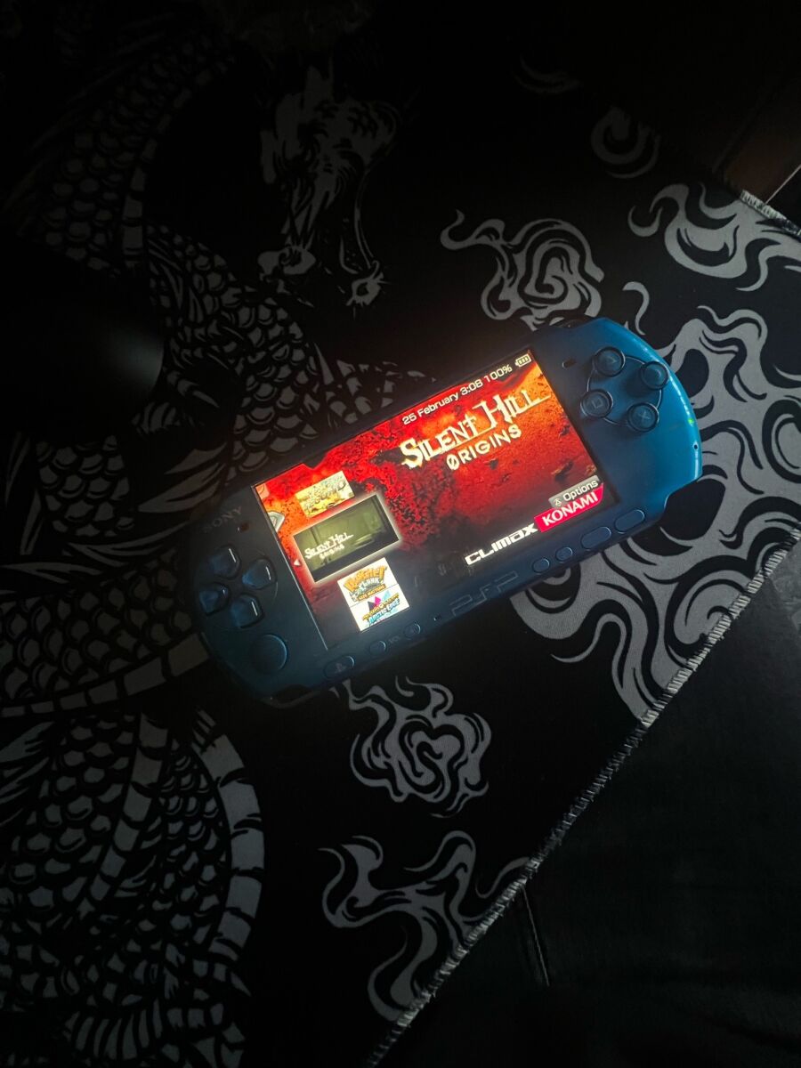 PSP 3000 Carnival Vibrant Blue like new… - € 175,00 - Vendora.cy