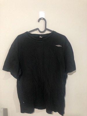 Umbro black tee like new, size XL