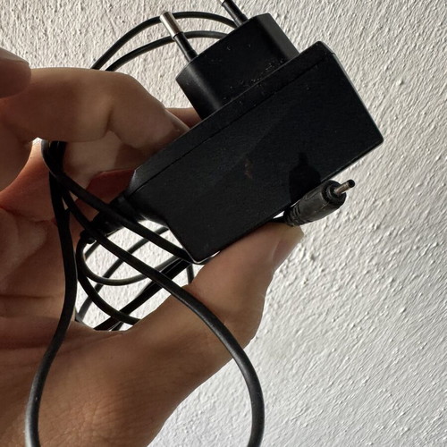 Nokia charger with thin pin T32