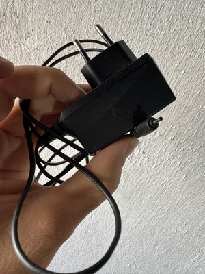 Nokia charger with thin pin T32