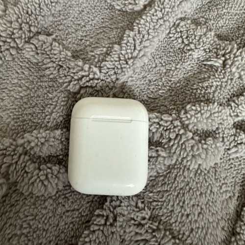 AirPods gen 1 like new with charging cable