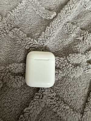 AirPods gen 1 like new with charging cable