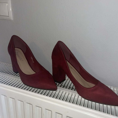 Burgundy pumps size 38 like new