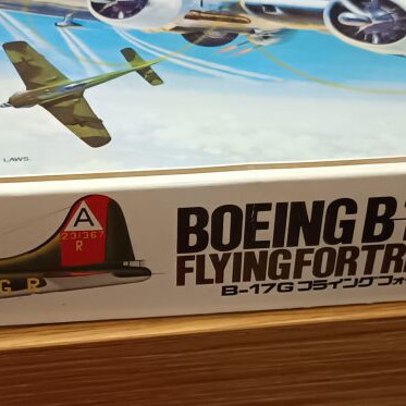 Hasegawa Boeing B-17G Flying Fortress model kit 1/72 scale, 1987 vintage