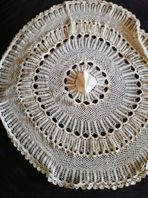 Crochet doily like new, various sizes