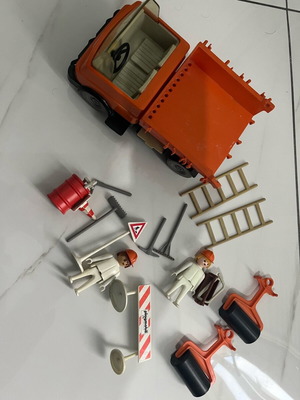 Playmobil Lyra εργάτες μεταχειρισμένο με σπασίματα στο τζάμι και στηρίγματα