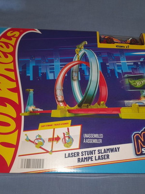 Hot Wheels Laser Stunt Slamway new