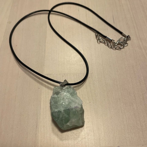 Necklace with green stone emerald new