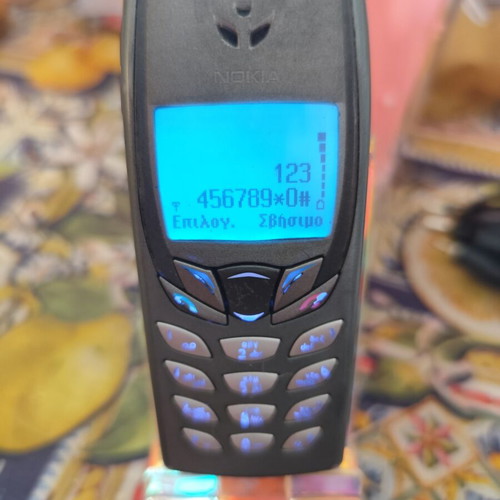 Nokia 6510 vintage mobile phone used with charger and new battery