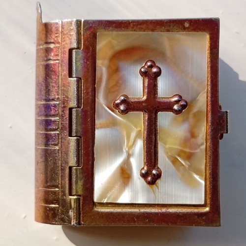 Miniature Bible used, 3.5/3 cm with natural mother-of-pearl