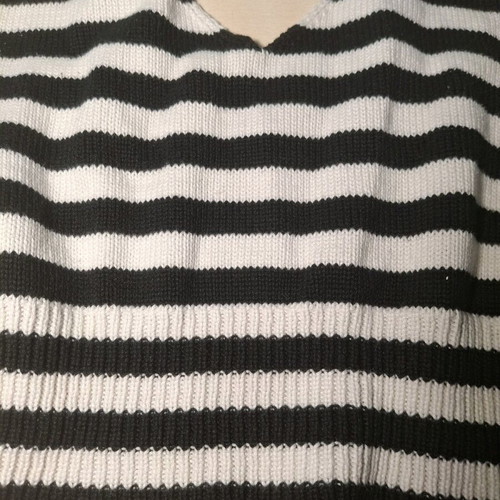 Knitted top with thirty stripes pin up like new, size M