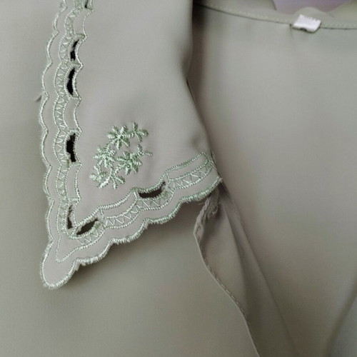 Vintage romantic shirt sage green embroidered collar size L like new