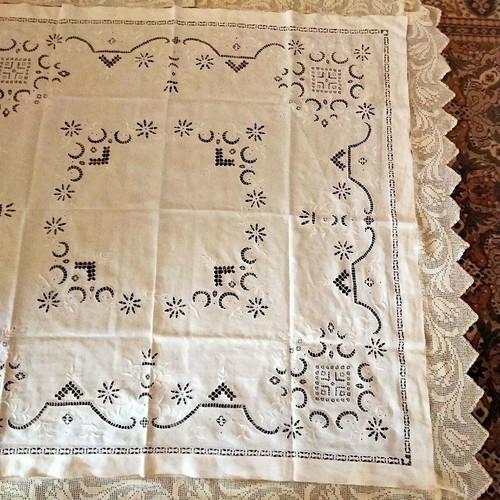 Tablecloth with handmade 25cm lace, new, size 180x180