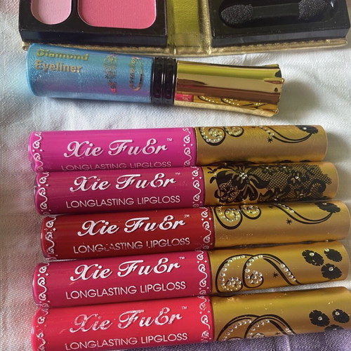 Cosmetics set new with 11 lipsticks, 5 lip pencils, 7 double eye pencils, eyeliner, mini eyeshadow palette, blush, lip balm, and gift pouch