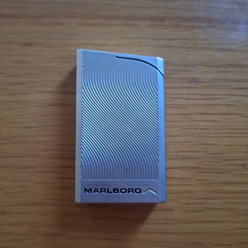 Marlboro collectible metal lighter silver like new