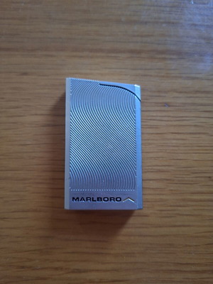 Marlboro collectible metal lighter silver like new