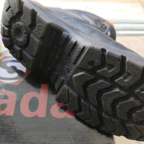 Safety work boots No.40 new with toe protection and anti-slip