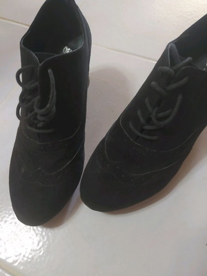Oxford shoes with 7 cm heel, like new, size 38