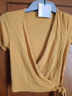 Gang Girl T-shirt new, size 164 cm, gold color