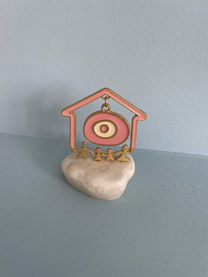 Decorative eye four-member family like new
