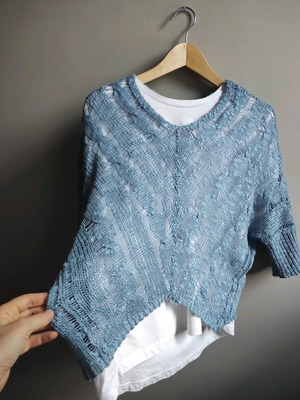 Knitted spiderweb blouse like new, medium blue
