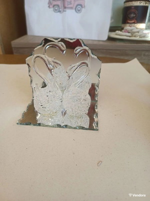 Blown glass decoration, loving swans