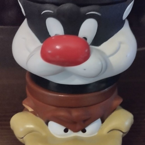Looney Tunes collectible mugs Taz and Sylvester