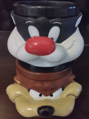 Looney Tunes collectible mugs Taz and Sylvester