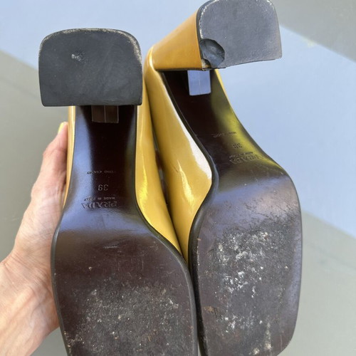 Prada Vintage 90s Leather Block Heel Pumps EU39 used, gold