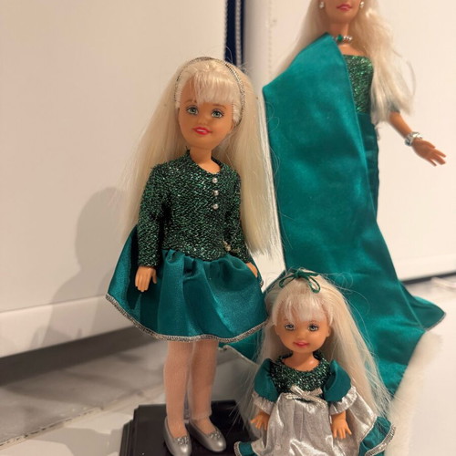 Barbie Holiday Singing Sisters vintage collectible, like new, 3 dolls