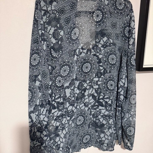 Vintage women's shirt with black and white patterns like new