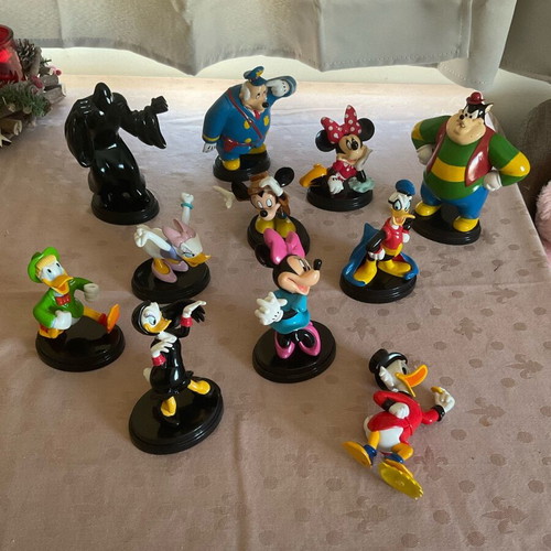 Deagostini Disney figures like new, complete with bases