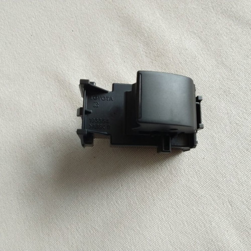 Toyota Yaris Cross electric window switch 74231-K0080 like new, 3 pcs
