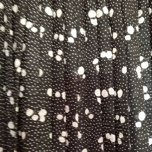 Pleated long skirt like new, black with white polka dots, elastic waist