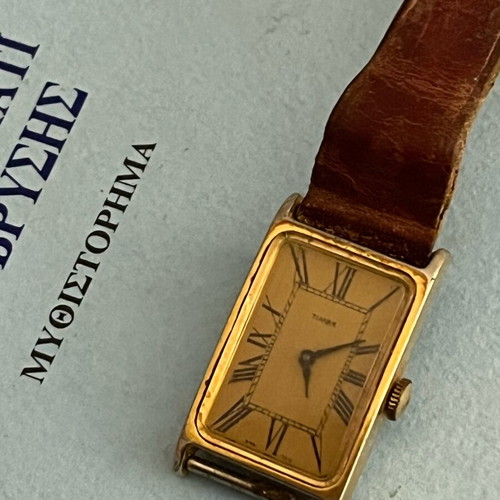 Timex Vintage 1976 Gold Tone Tank Mens Watch Roman Used