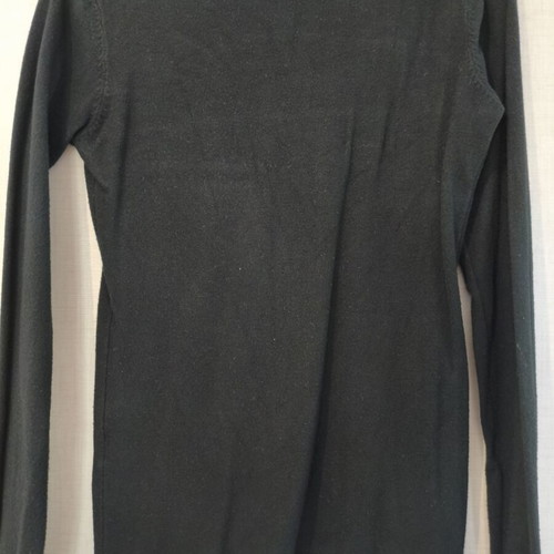 Women's black long-sleeve blouse with V-neck like new, one size