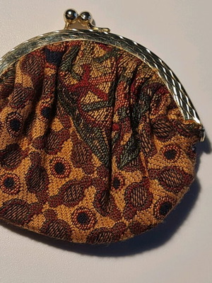 Fabric coin purse like new