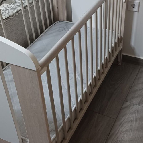 Baby cot with mattress like new