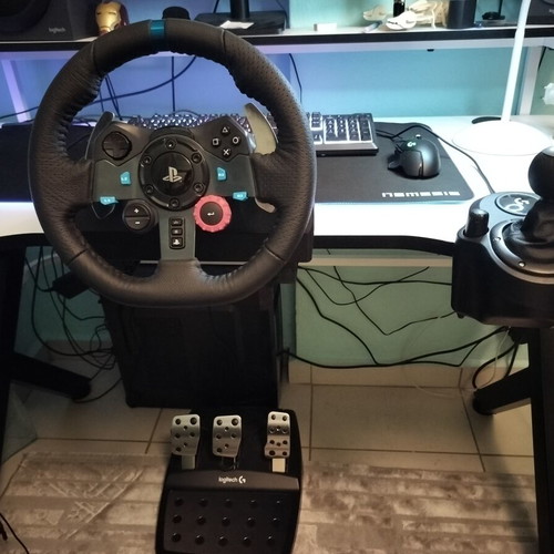 Logitech G29 Racing Wheel like new with shifter for PC PS4 PS5