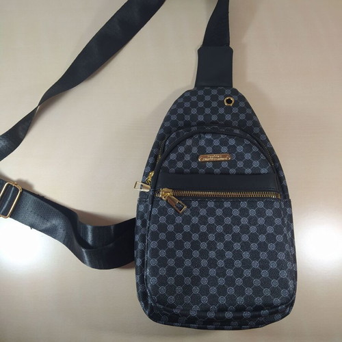 Black shoulder bag with gold details new, stylish and practical