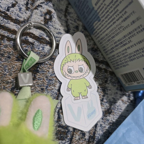 Labubu Pin for Love (V) new, authentic from Popmart