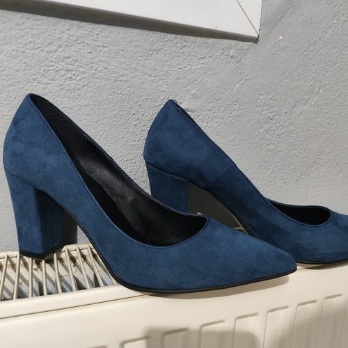 Sarigiannis Blue Suede Pumps Size 38 Like New, 8 cm Heel