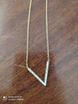 Necklace gold with V pendant and rhinestones, new, steel