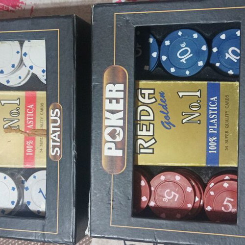 Poker Status set of 3 poker chip cases and metal box
