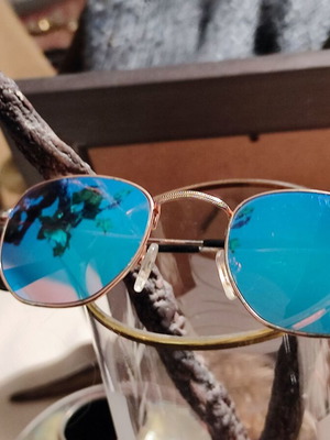 Elvee-MatiMati Mirror Sunglasses Blue Like New