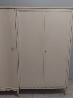 Classic wooden wardrobe ivory like new