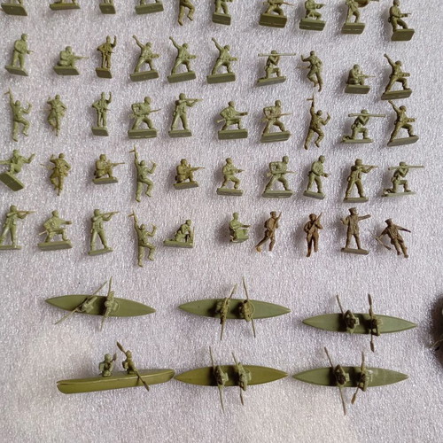 Vintage Airfix Matchbox 1:72 WWII US Marines figures set, 107 pcs